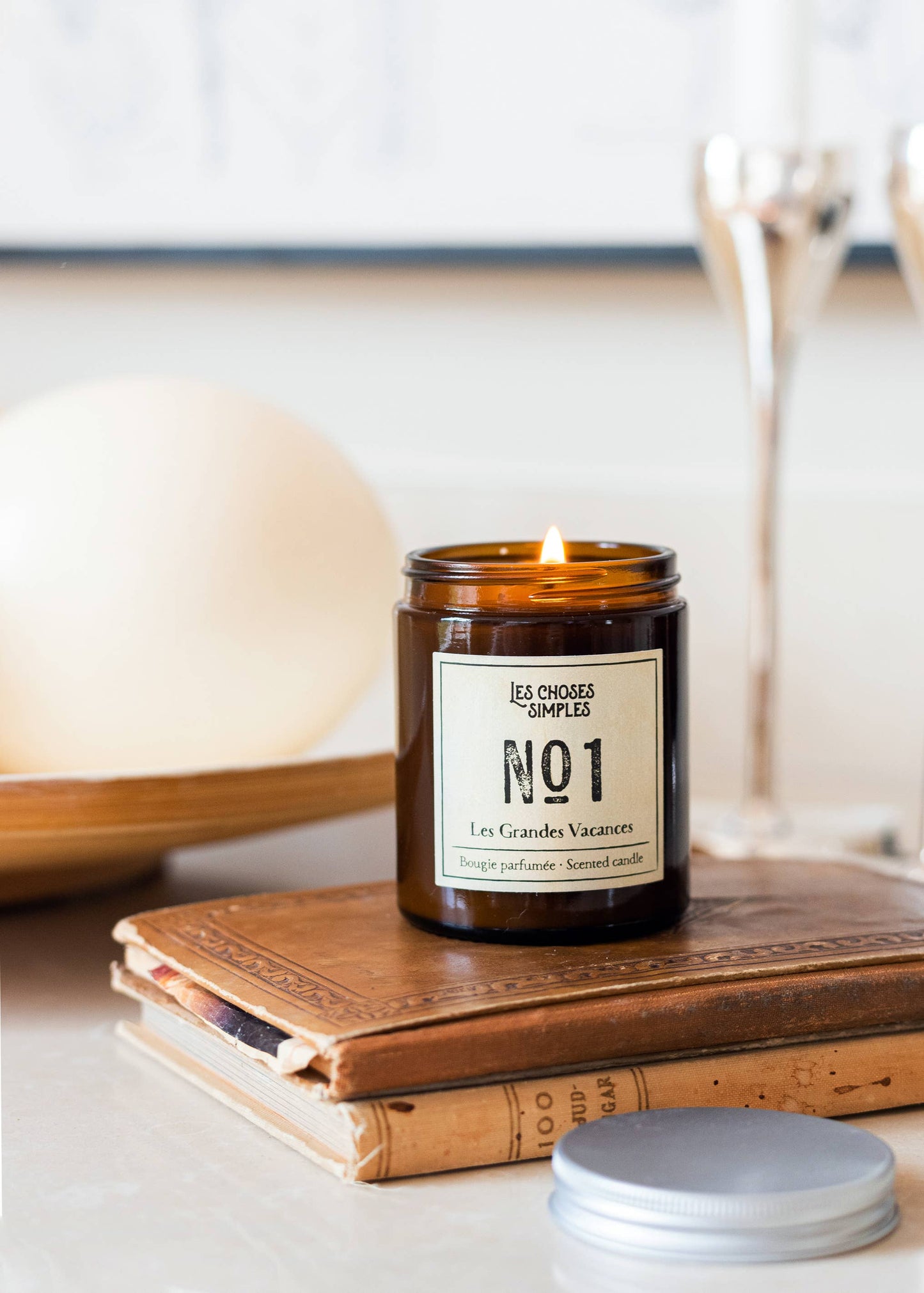 Medium Scented Soy-Wax Candle -Nr1 (Amber): Only the candle